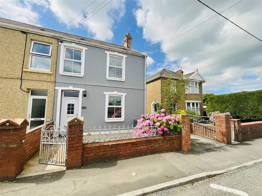 3 bed semidetached house for sale in Heol Llanelli, Trimsaran