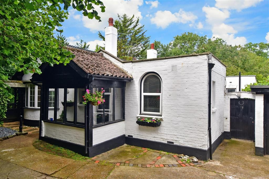 4 bed detached bungalow for sale in Old Drive, Polegate, East Sussex BN26, £575,000 Zoopla