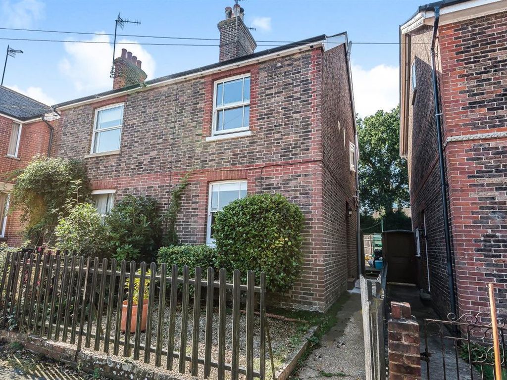 4 bed semidetached house for sale in Meadow Road, Groombridge