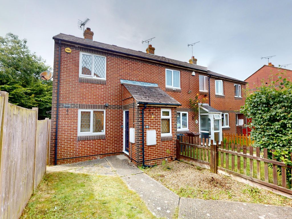 2 bed end terrace house for sale in Royds Road, Willesborough, Ashford