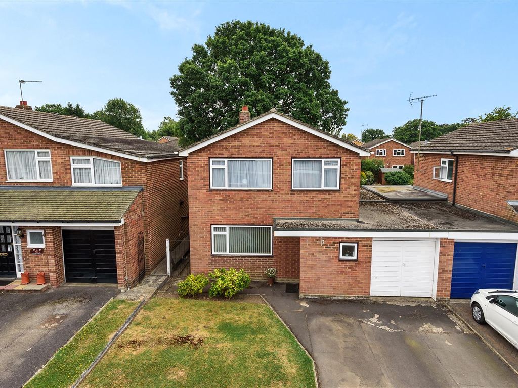 3 bed linkdetached house for sale in Proctors Road Wokingham