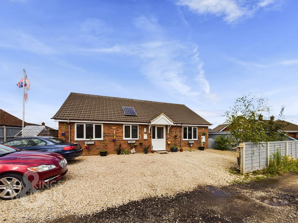 3 bed detached bungalow for sale in Station Road, Lingwood, Norwich NR13, £300,000 Zoopla