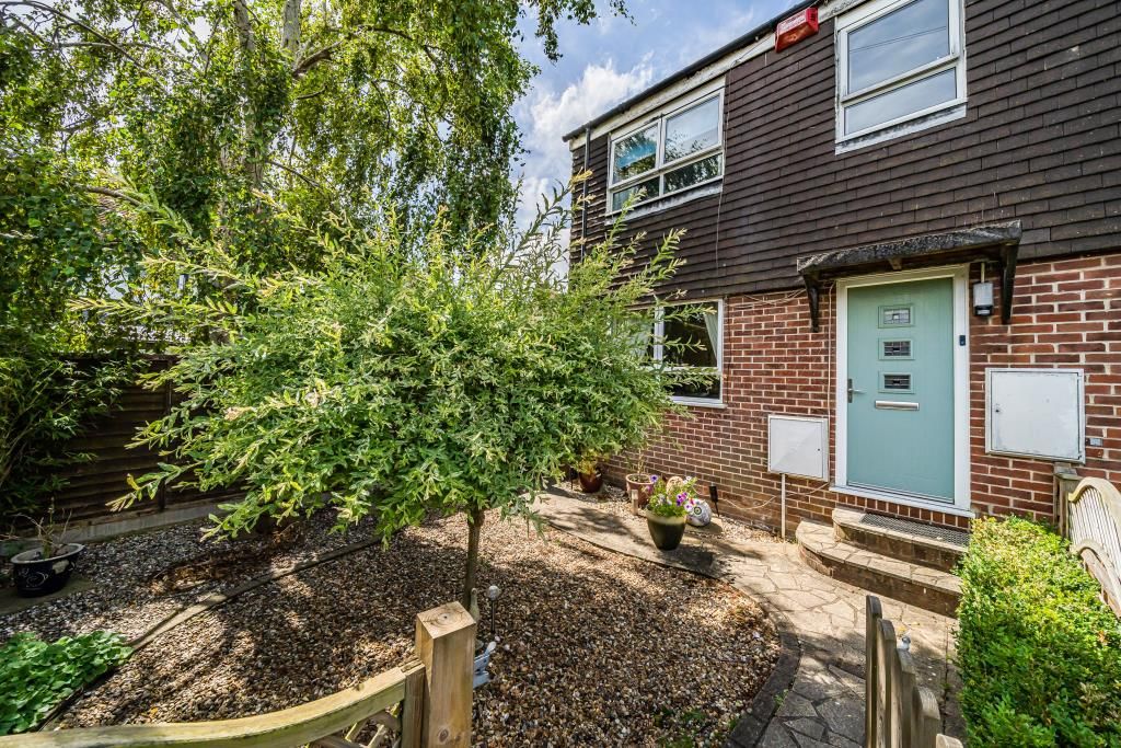 3 bed end terrace house for sale in Newbury, Berkshire RG14, £325,000