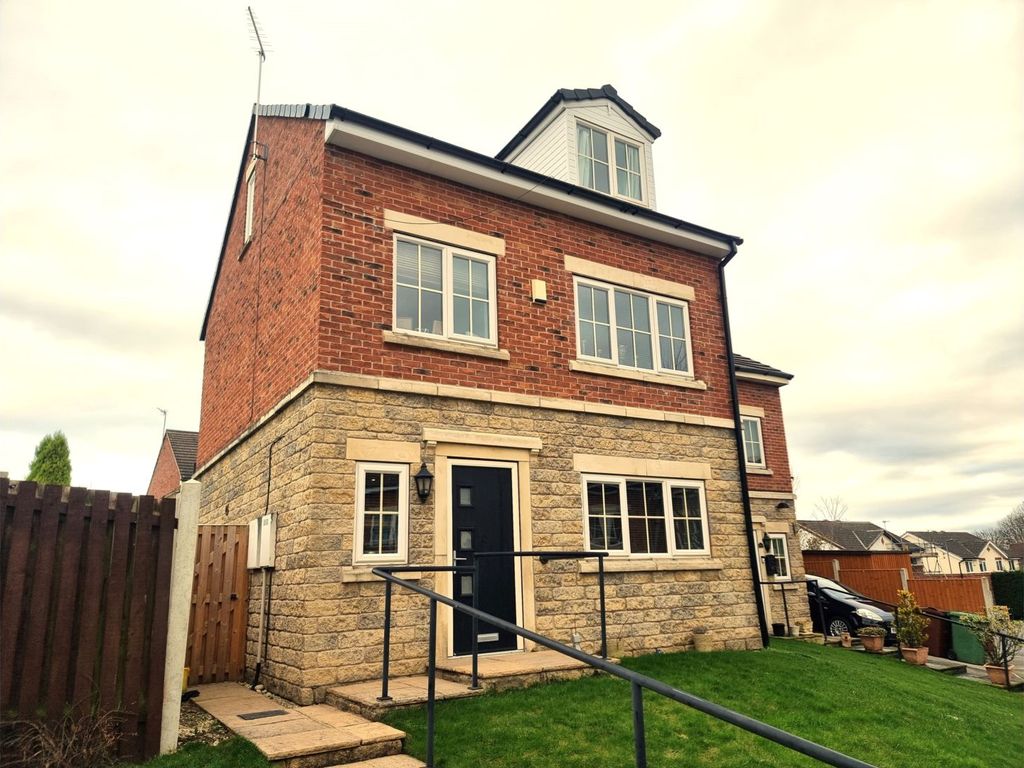 3 bed semidetached house for sale in Meadowfield Rise, Stanley WF3, £