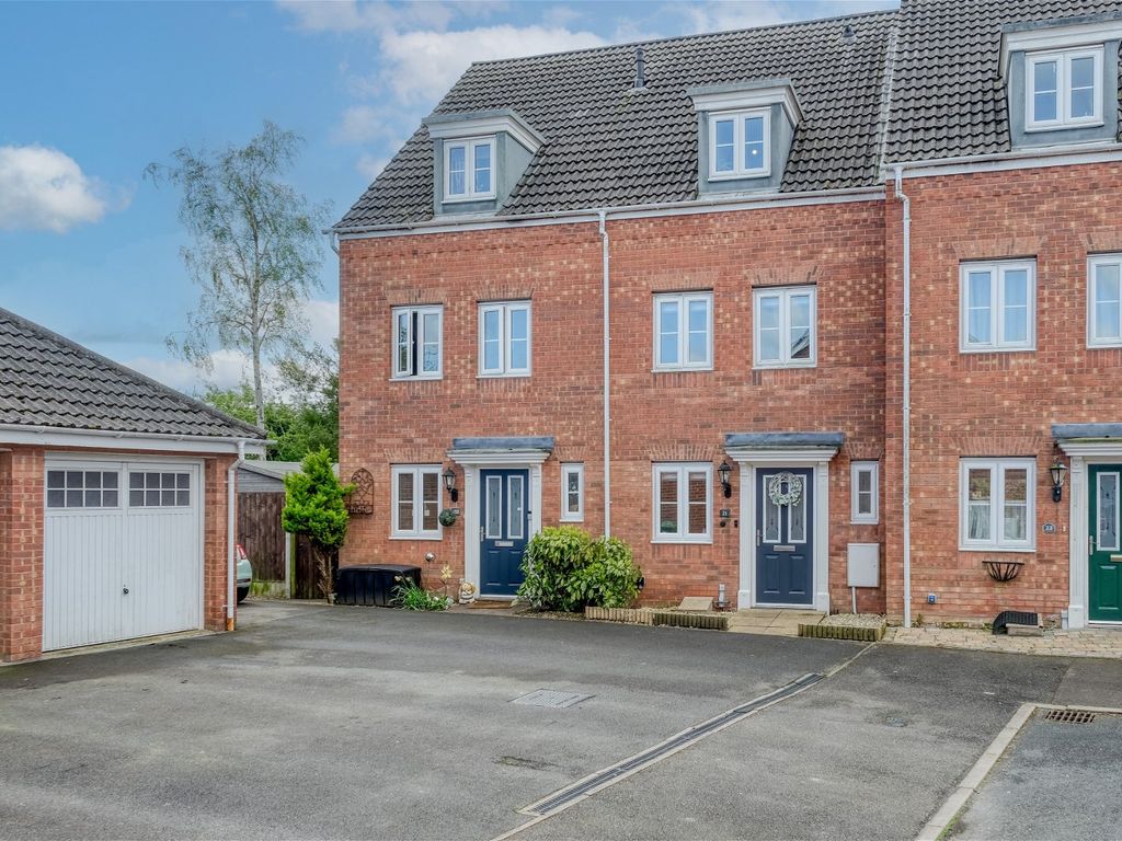 3 bed terraced house for sale in Yeomans Close, Astwood Bank, Redditch