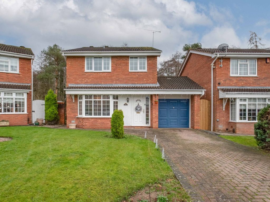 4 bed detached house for sale in Hillmorton Close, Redditch, Worcestershire B98, £400,000 Zoopla