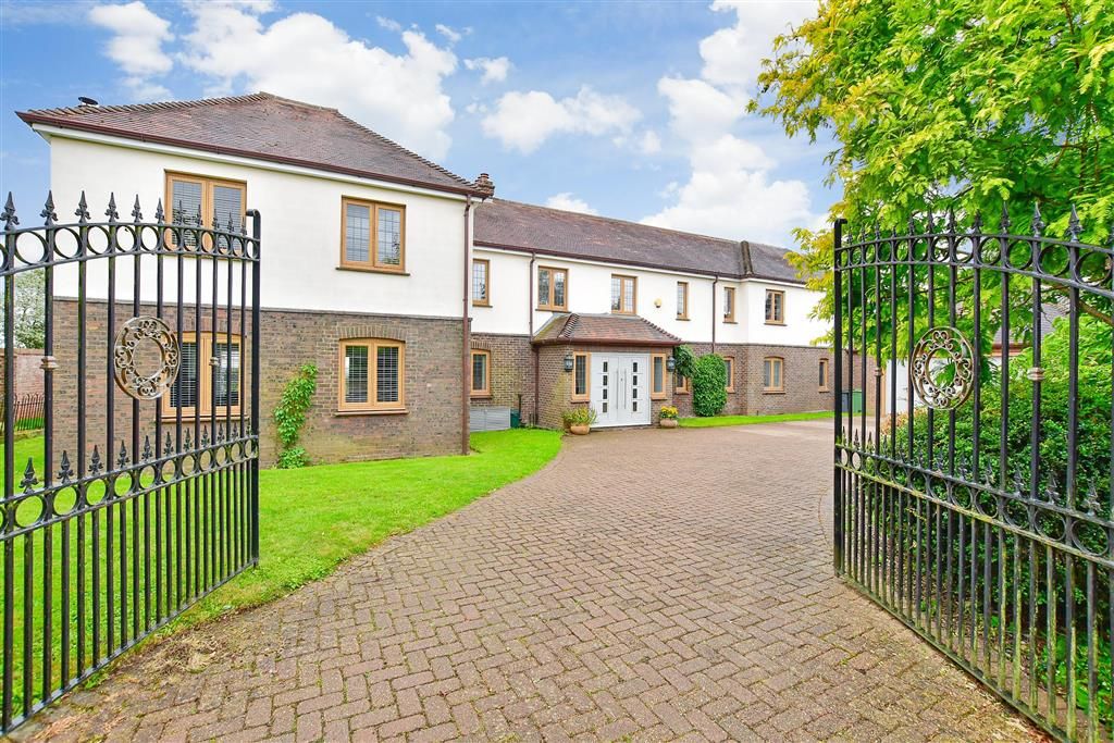4 bed detached house for sale in East Sutton Road, Sutton Valence