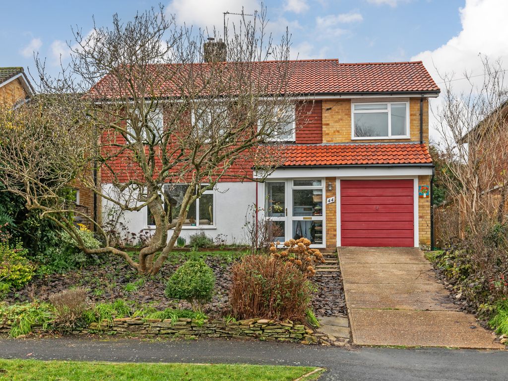 4 bed detached house to rent in Teg Down Meads, Winchester SO22, £2,500