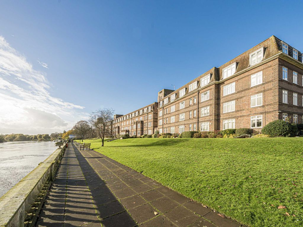 Studio for sale in Thames Eyot, Cross Deep, Twickenham TW1, £299,950