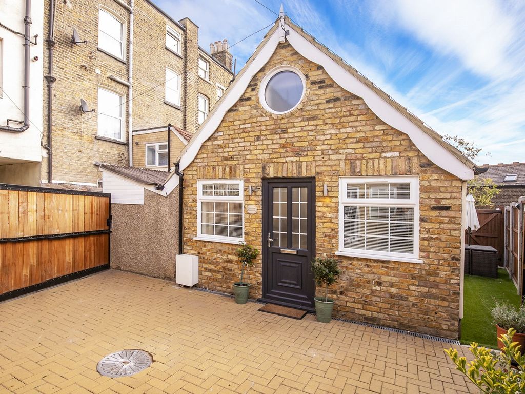 1 bed detached house for sale in Queens Road, Buckhurst Hill IG9 Zoopla