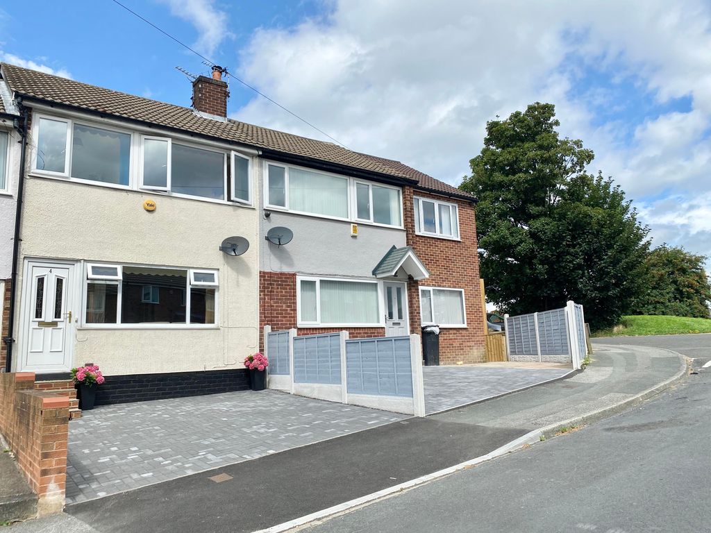 3 bed property to rent in Billingbauk Drive, Bramley, Leeds LS13, £