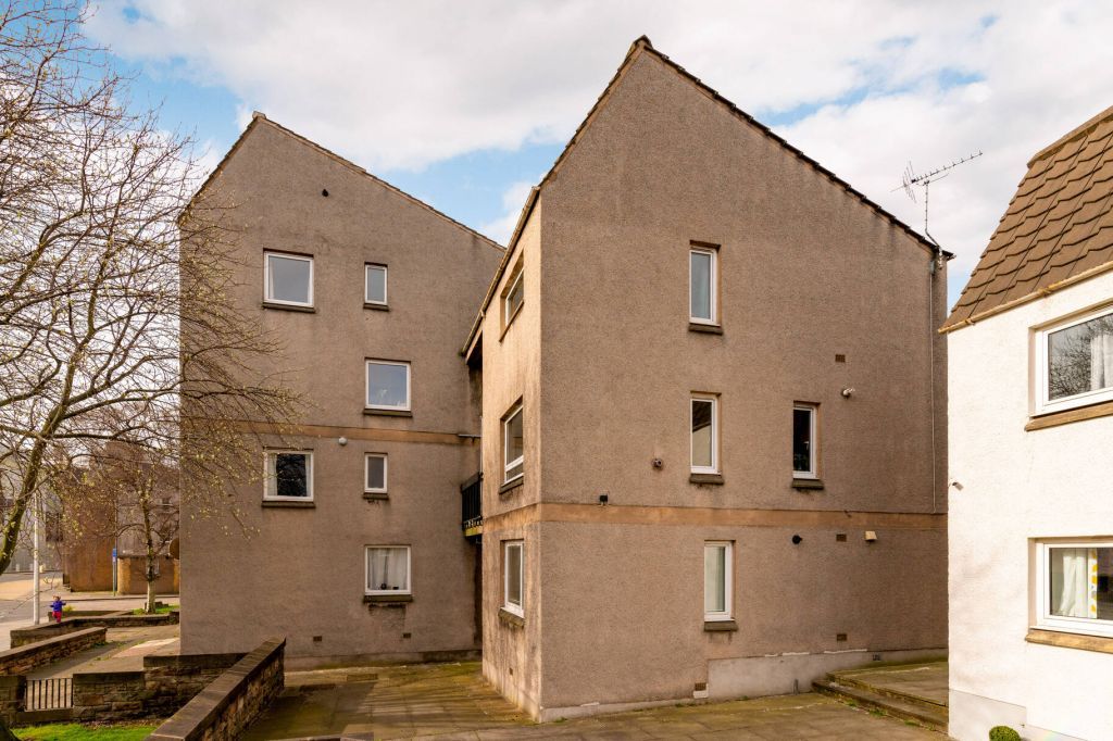 2 bed for sale in 45 Abbeyhill Crescent, Edinburgh EH8 Zoopla