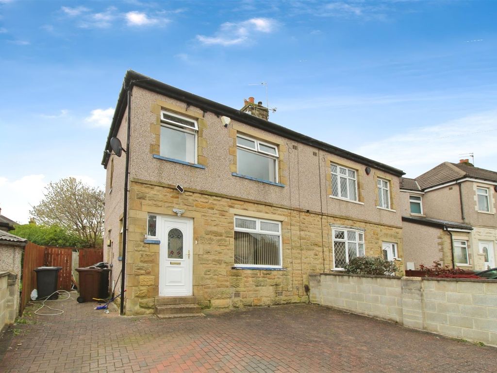 3 bed semidetached house for sale in Leafield Crescent, Bradford BD2