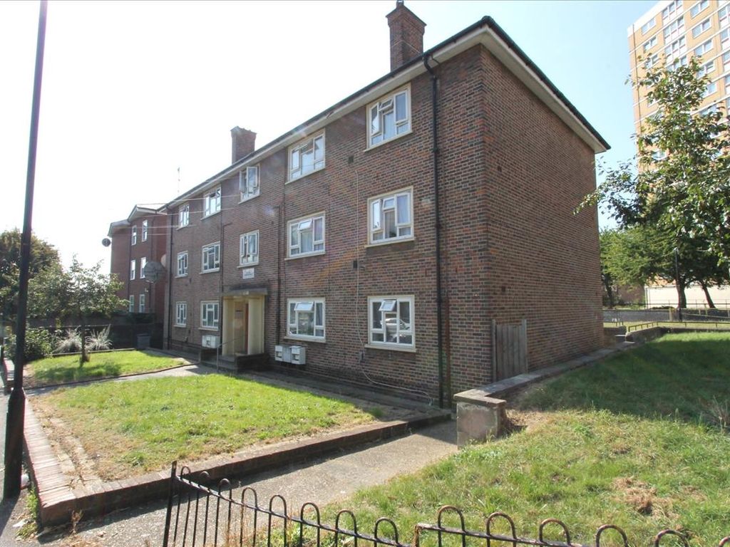 2 bed flat for sale in Winkfield Road, London N22, £350,000 Zoopla