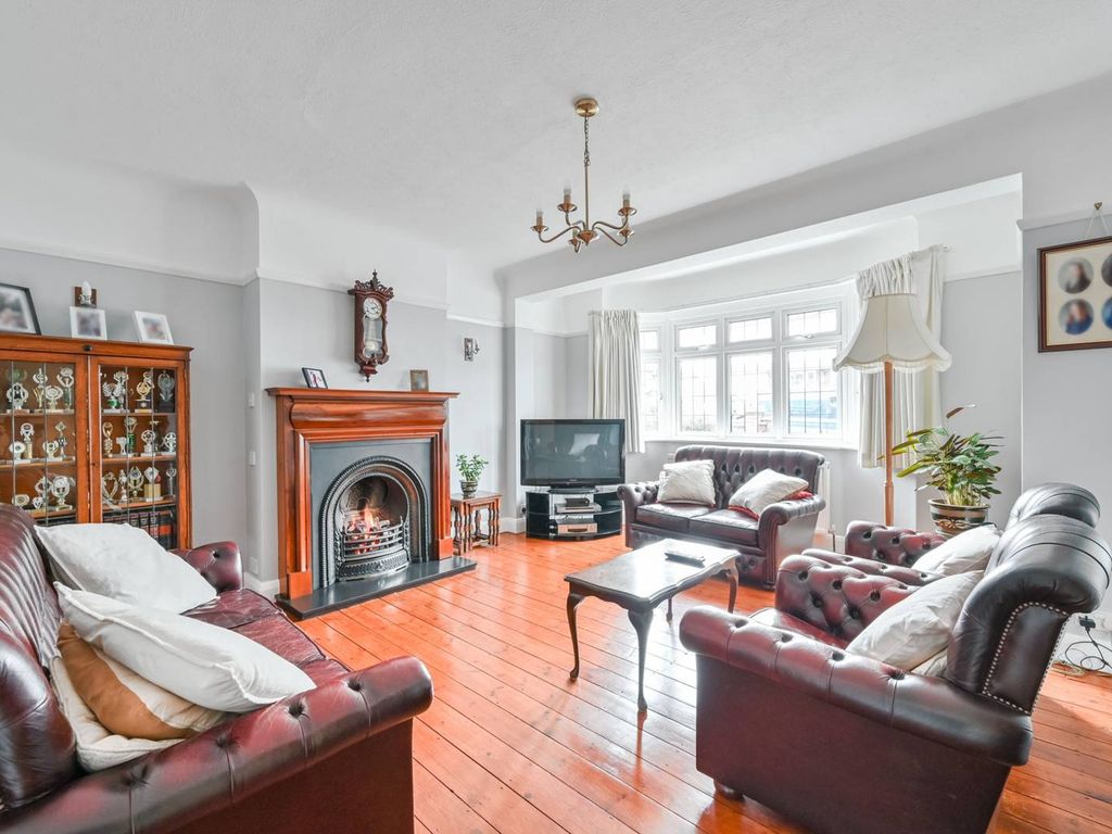 7 bed semidetached house for sale in Hillcote Avenue, Norbury, London