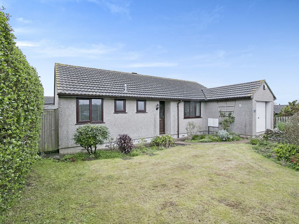 3 bed bungalow for sale in Meadow Drive, Camborne, Cornwall TR14, £