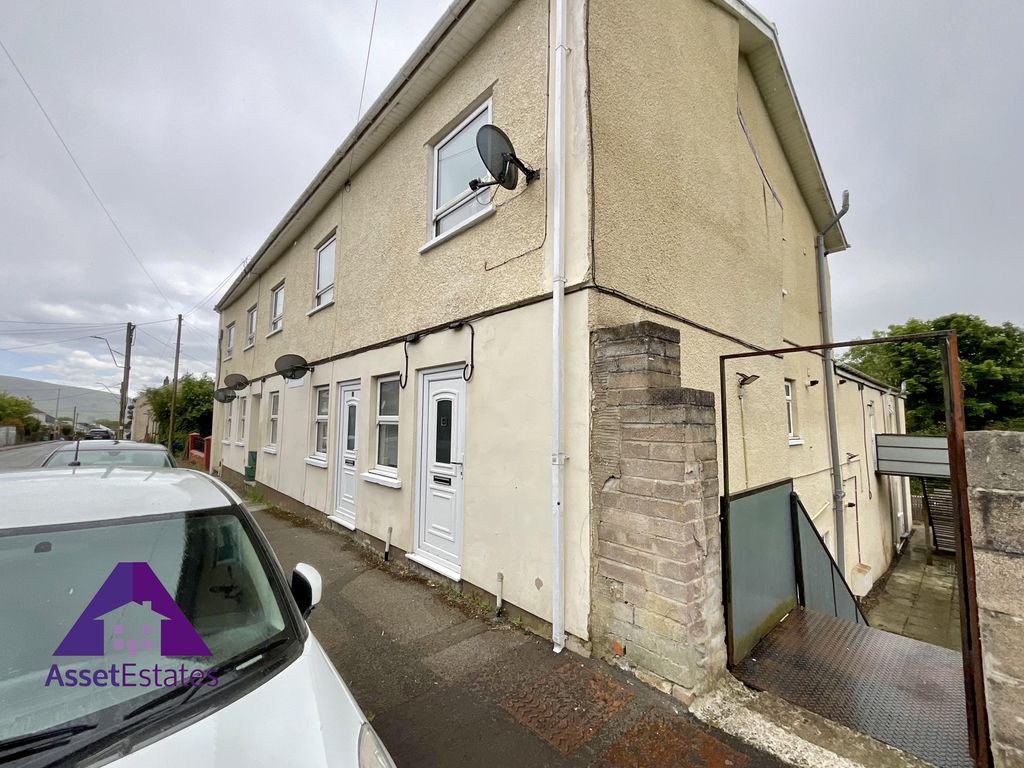 2 bed flat to rent in Evelina House, Queen Street, Nantyglo NP23, £535