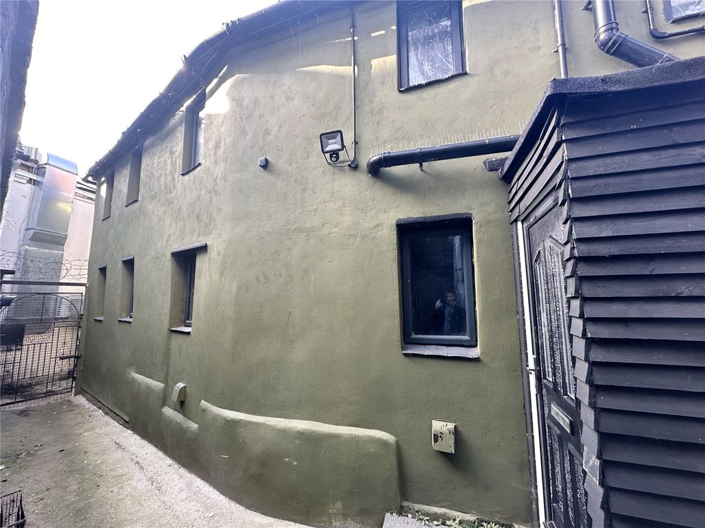 6 bed detached house for sale in Gabriels Hill, Maidstone, Kent ME15, £