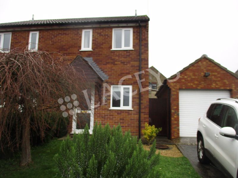 2 bed semidetached house to rent in Derwent Way, Yeovil BA21, £950 pcm
