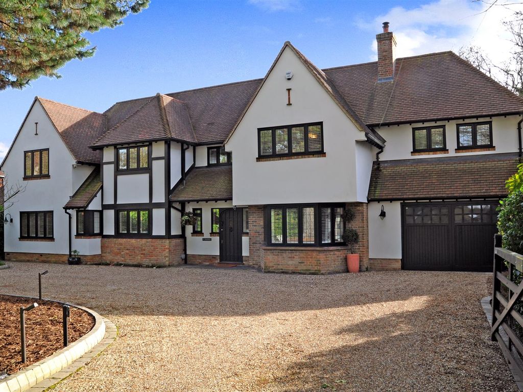5 bed detached house for sale in Ridgeway, Hutton Mount, Brentwood CM13