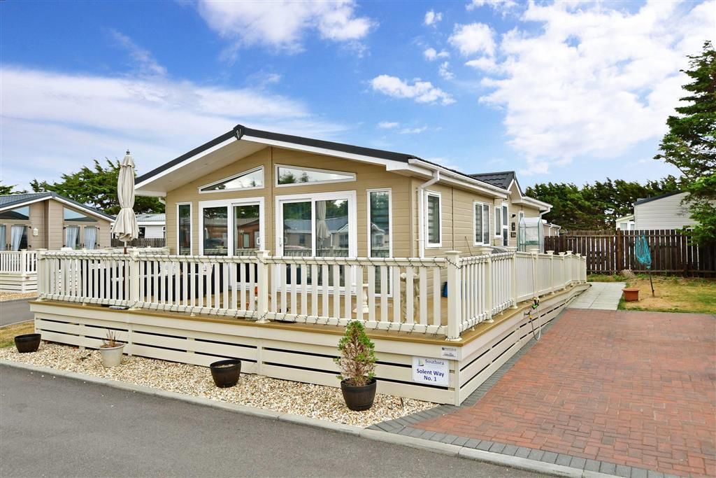 2 bed mobile/park home for sale in Melville Road, Southsea, Hampshire