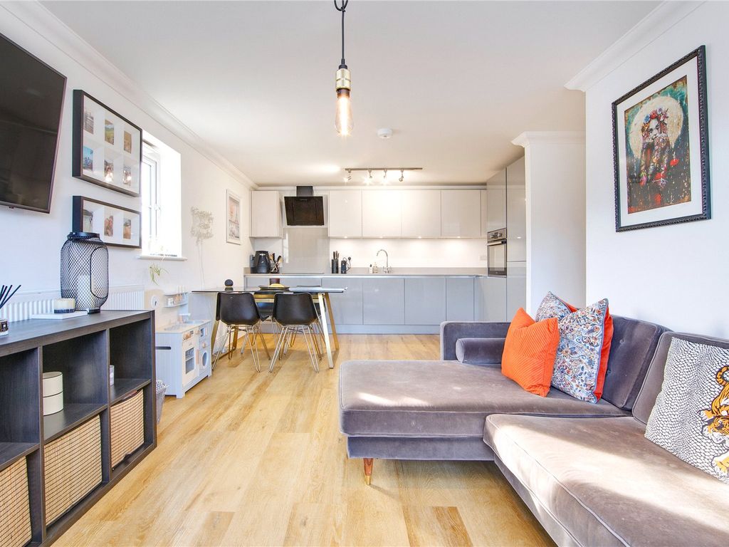 2 bed flat for sale in Watling Street, Radlett, Hertfordshire WD7 Zoopla