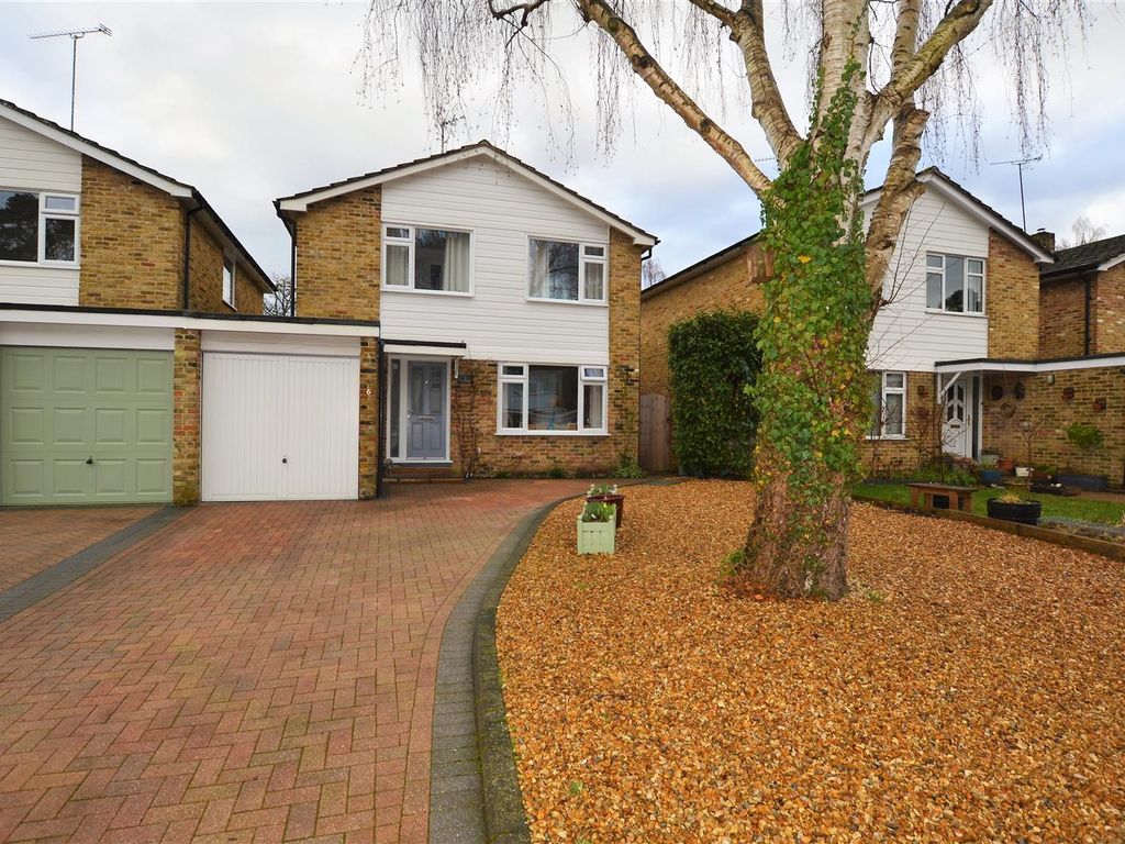 3 bed linkdetached house for sale in Coombe Drive, Fleet GU51 Zoopla