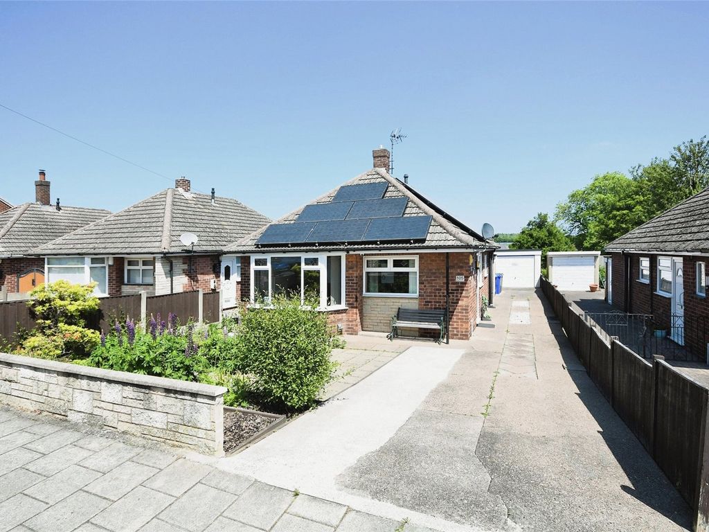 3 bed bungalow for sale in Fairholme Drive, Mansfield, Nottinghamshire