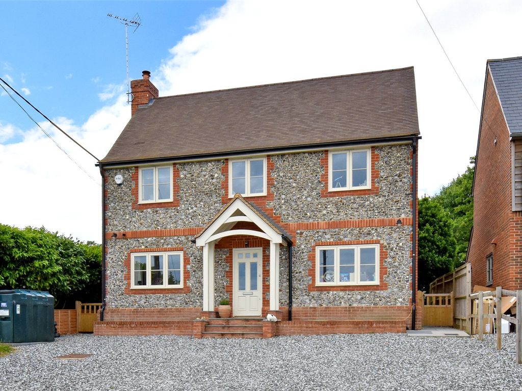 4 bed detached house to rent in Wood End, Medmenham, Marlow