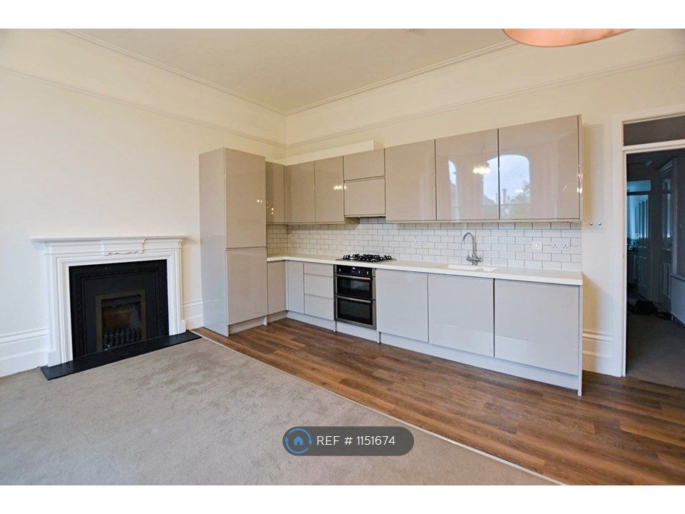 2 bed flat to rent in Avenue Elmers, Surbiton KT6 Zoopla