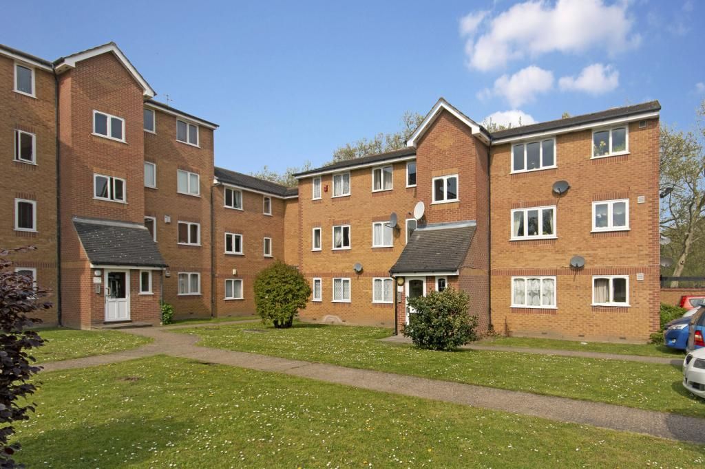 Studio to rent in Grinstead Road, London SE8, £1,175 pcm Zoopla