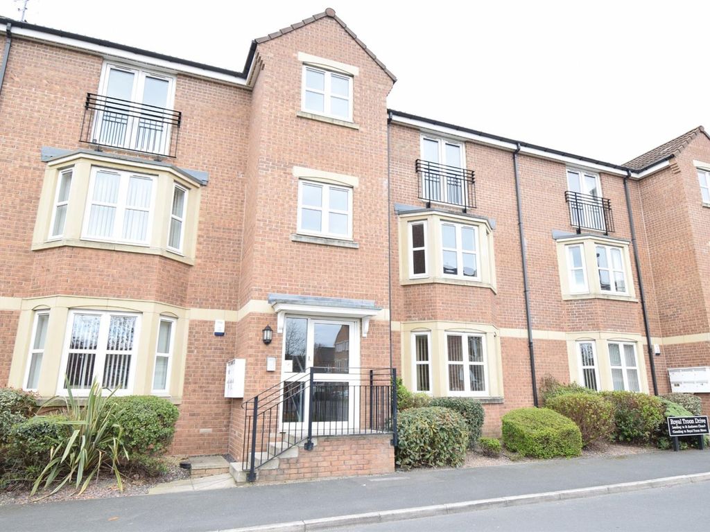 2 bed flat to rent in Royal Troon Drive, Wakefield WF1, £850 pcm Zoopla