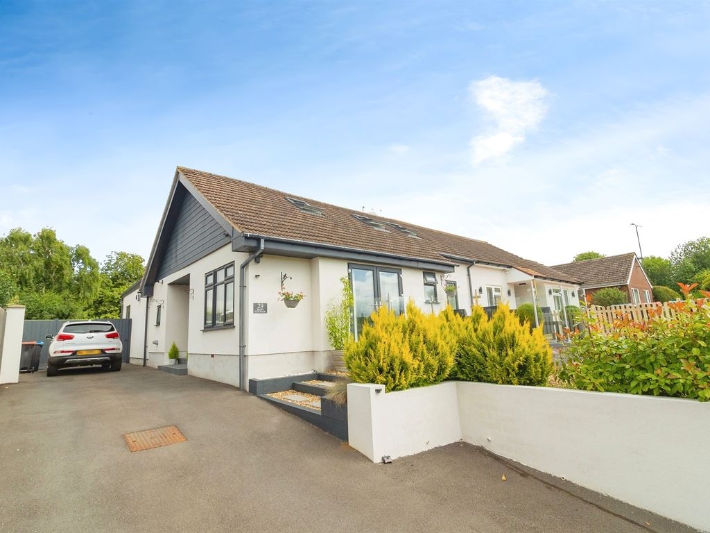 3 bed semidetached house for sale in Crofts End, Sherington, Newport