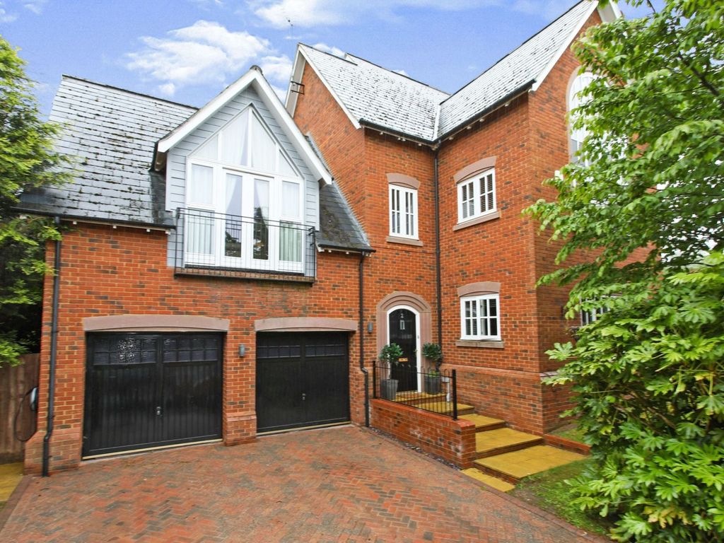 6 bed detached house for sale in Wychwood Park, Weston CW2 Zoopla