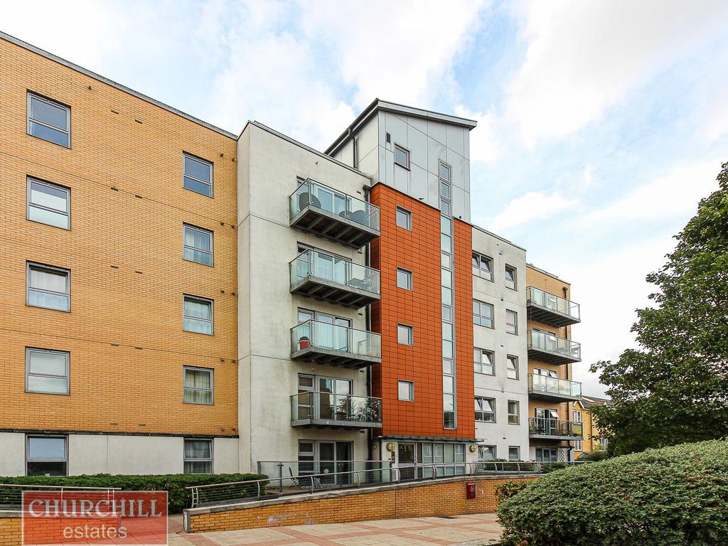 2 bed flat for sale in Kingswood Heights, Queen Mary Avenue, London E18