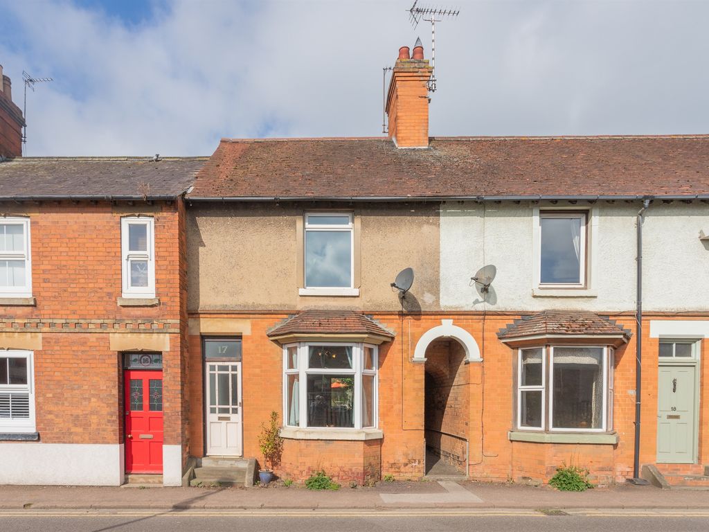 2 bed terraced house for sale in Barleythorpe Road, Oakham LE15, £