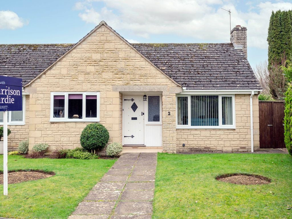 3 bed semidetached bungalow for sale in The Gorse, BourtonOnThe
