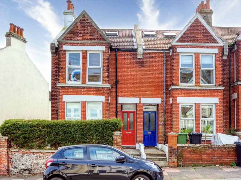 2 bed flat for sale in Hollingbury Road, Brighton BN1, £395,000 Zoopla