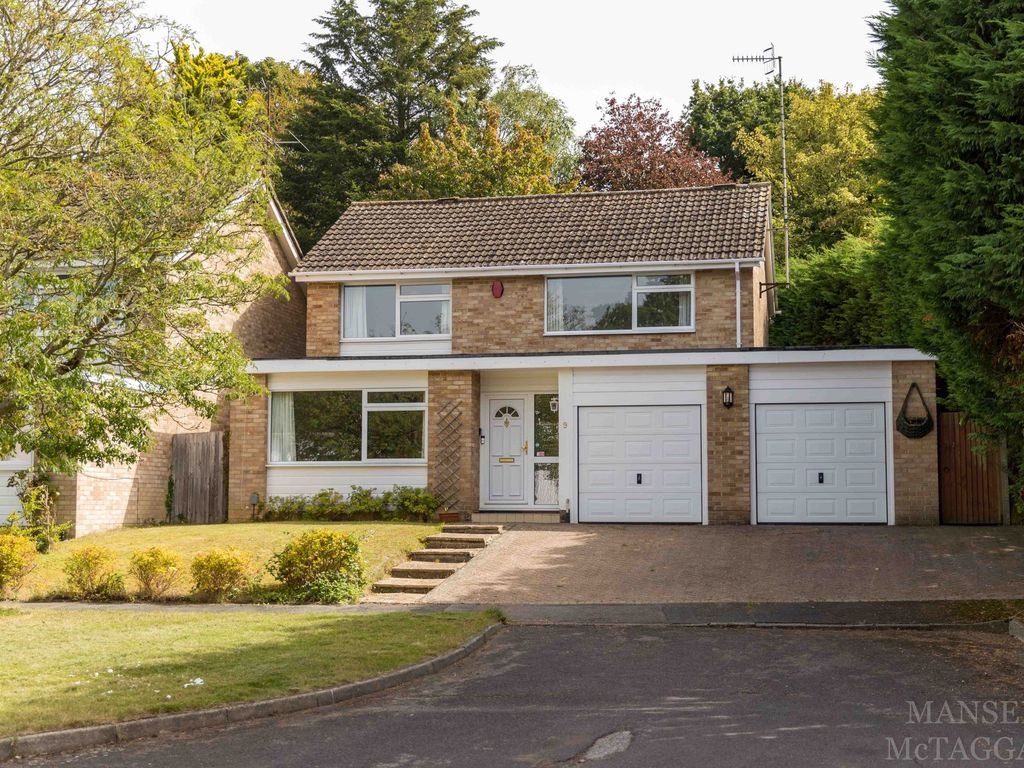 3 bed detached house for sale in Briarswood Close, Crawley RH10, £650,000 Zoopla