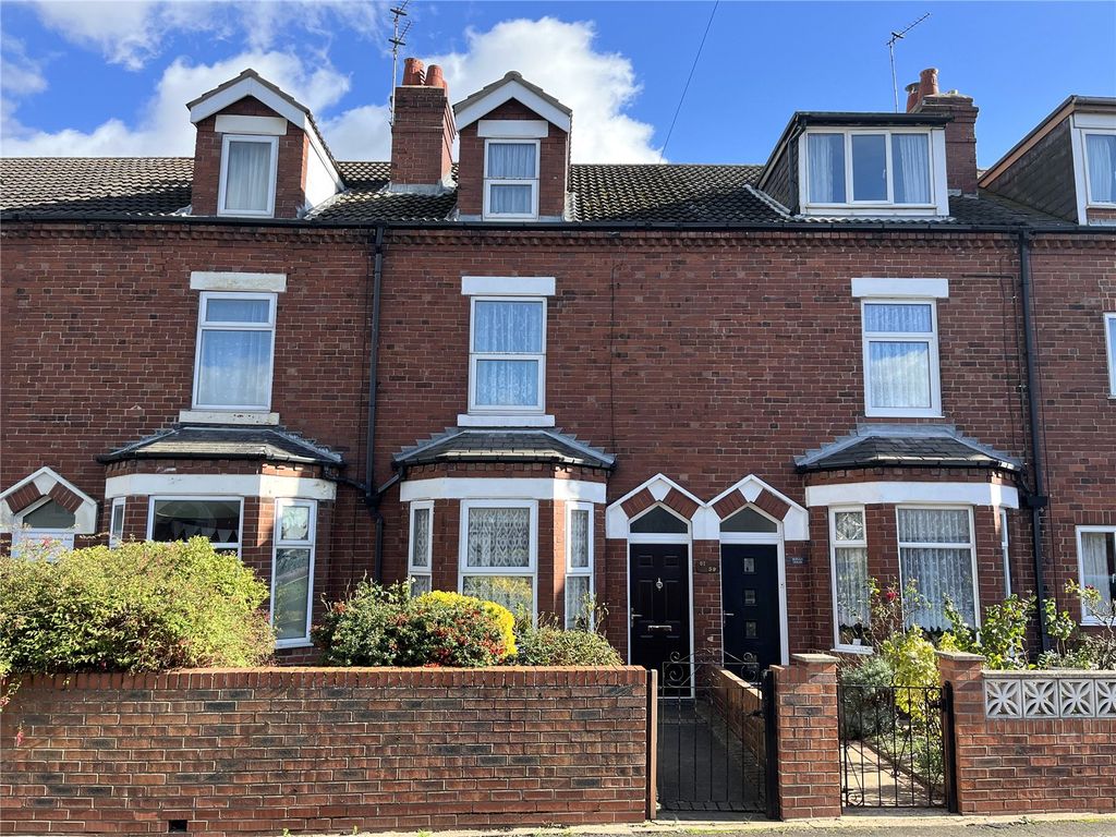 4 bed terraced house for sale in Kingsway, Goole, East Yorkshire DN14