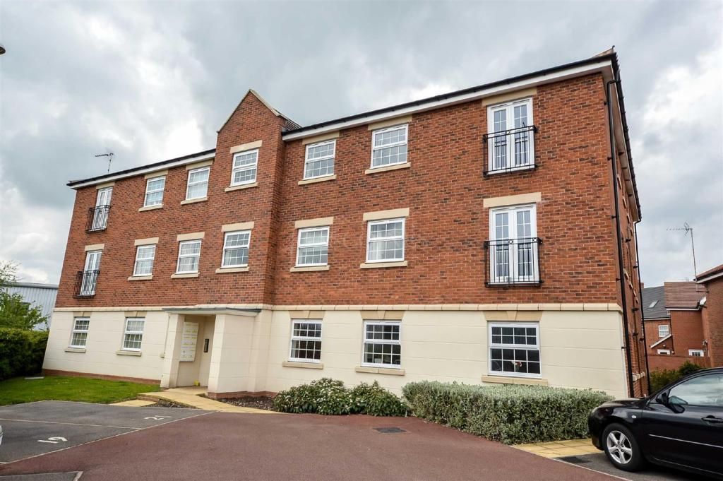 2 bed flat for sale in Paton Court, Calverton, Nottingham NG14, £