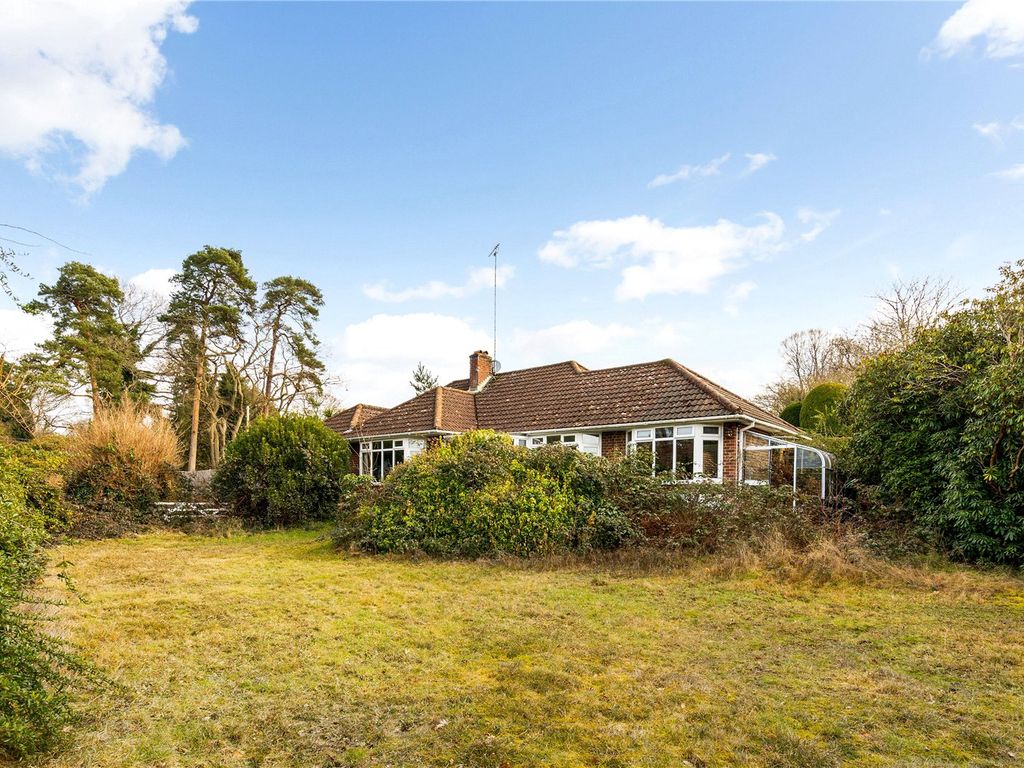 4 bed bungalow for sale in Lower Village Road, Sunninghill, Ascot