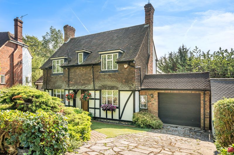 3 bed detached house for sale in Hereward Avenue, Purley CR8, £725,000