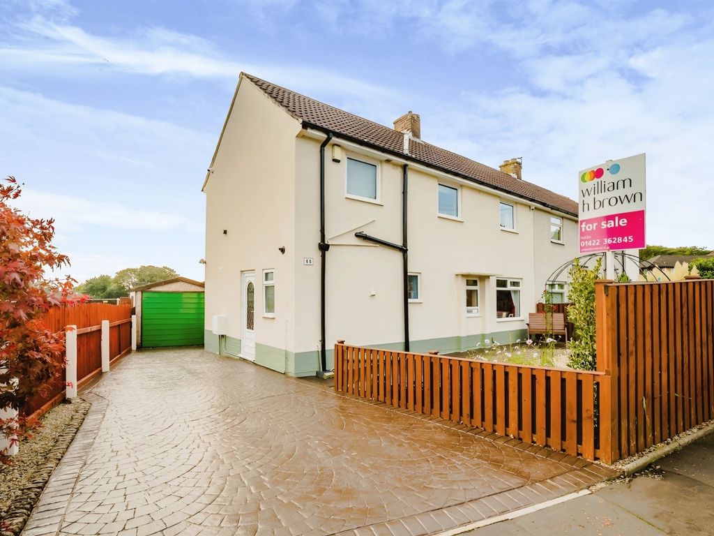 3 bed semidetached house for sale in Alloe Field View, Illingworth