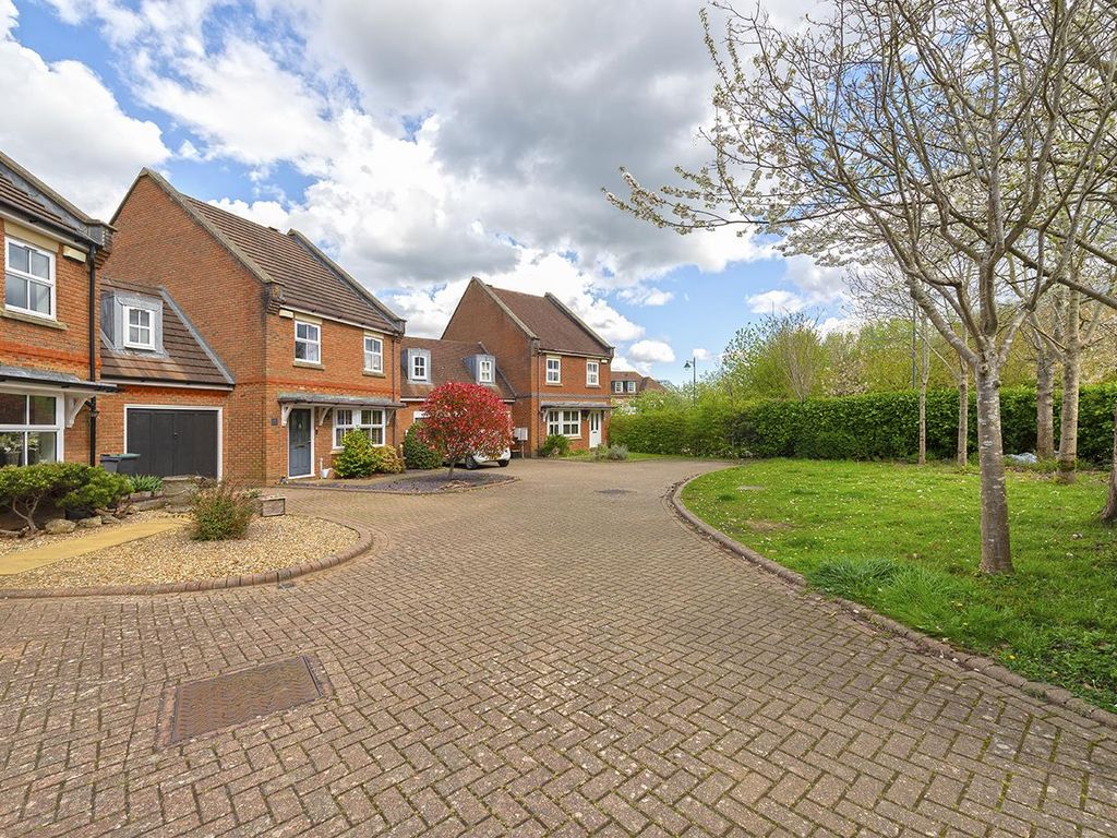 4 bed detached house for sale in Braeburn Way, Kings Hill ME19, £