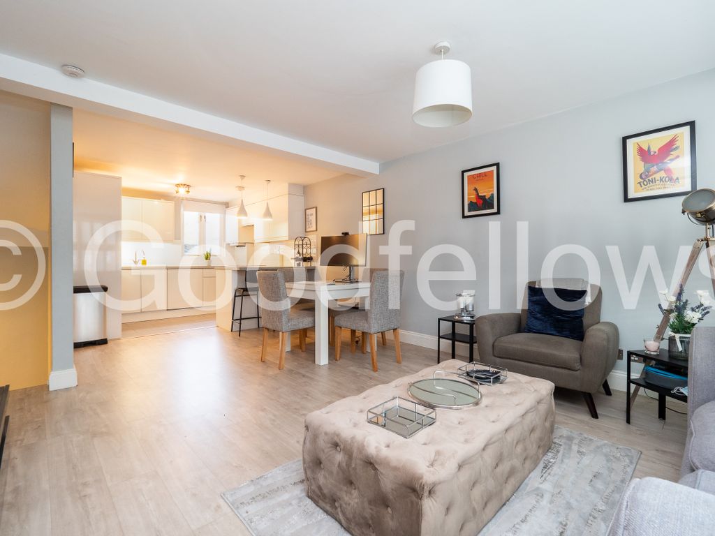 3 bed to rent in Earlsfield Road, Wandsworth, London SW18