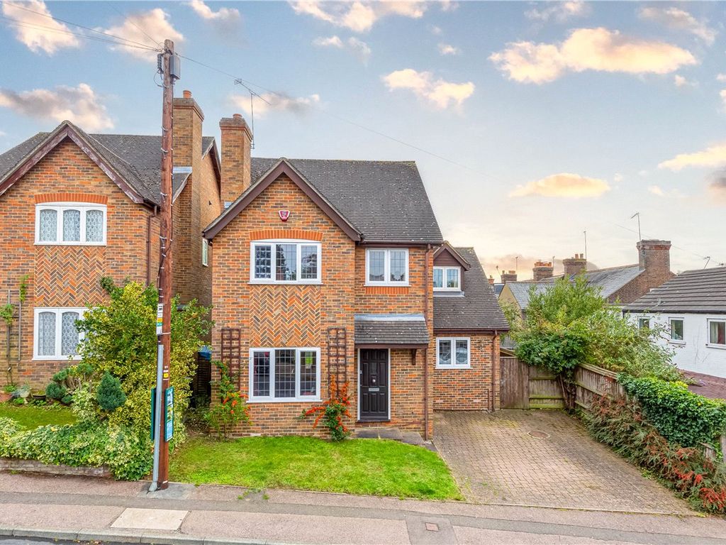 4 bed detached house for sale in Southview Road, Harpenden