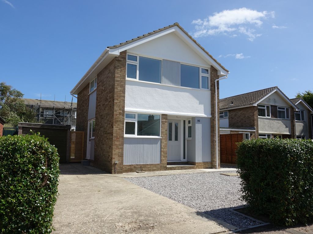 3 bed detached house for sale in Broad View, Selsey, Chichester PO20, £