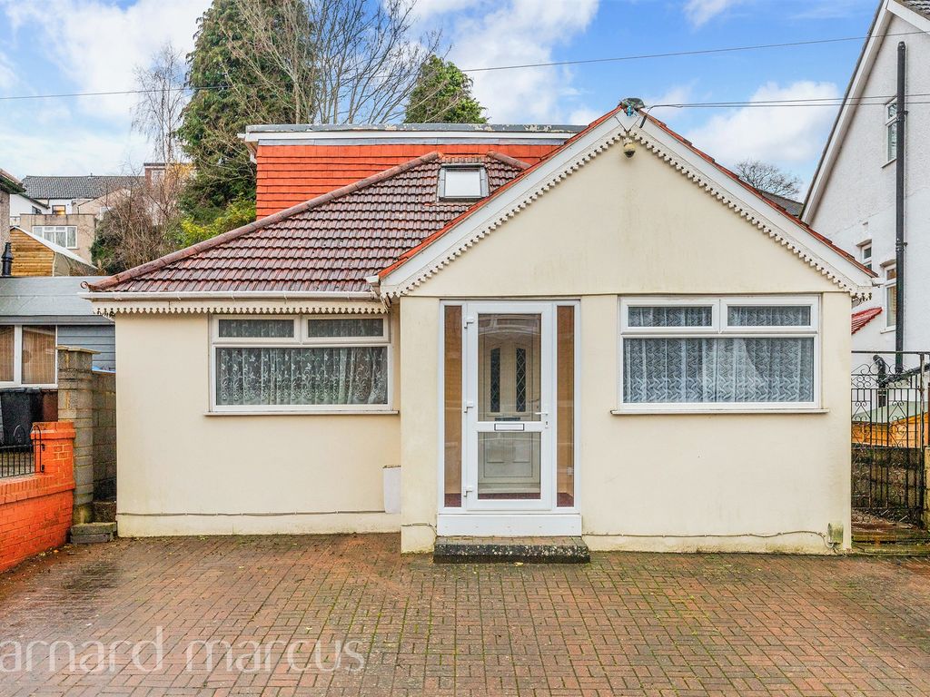 5 bed detached bungalow for sale in Milton Road, Caterham CR3, £675,000