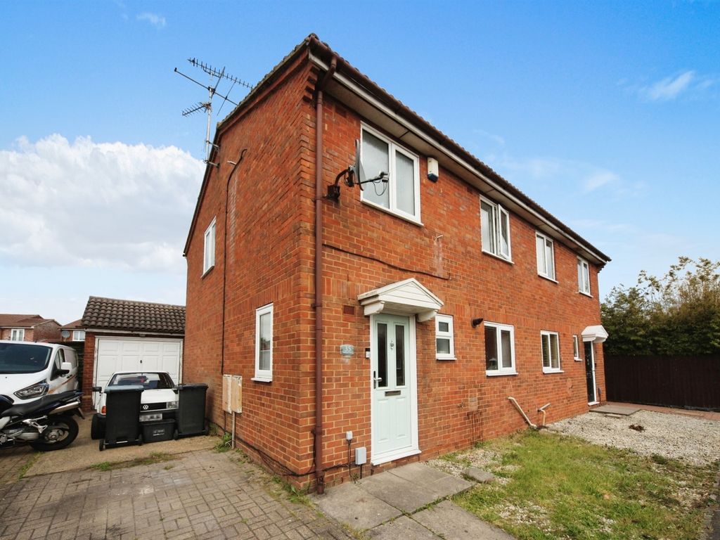 3 bed semidetached house for sale in Hedley Rise, Luton LU2 Zoopla